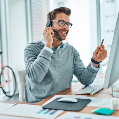 Mobile headset user VoIPs on his computer